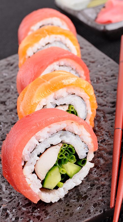 rollo de sushi rellenado